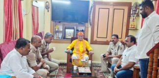 ಮಾಧವಿಲತಾಗೆ ನಿರ್ಬಂಧ: ಮುತಾಲಿಕ್ ದಿಢೀರ್ ಪ್ರತ್ಯಕ್ಷ, ಪ್ರಚೋದನಕಾರಿಯಾಗಿ ಮಾತನಾಡದಂತೆ ಪೊಲೀಸರ ಮನವಿ