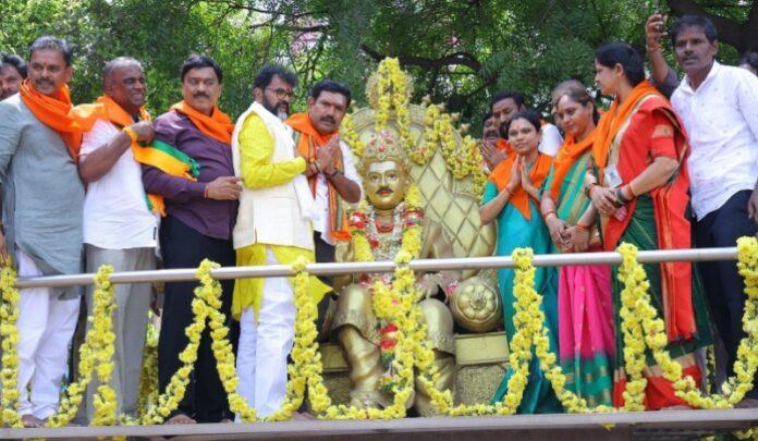 vijayendra-pays-tribute-to-social-reformers-before-ballari-chalo-rally