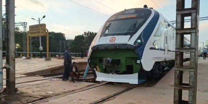 yesvantpur-mangaluru-vande-bharat-trial-run-16-coach
