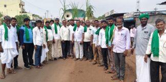 ಬಾರಕೋಲು ಜಡಿದು ಹುಬ್ಬಳ್ಳಿಯತ್ತ ರೈತರ ಪಾದಯಾತ್ರೆ