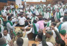 ಕಬ್ಬಿನ ದರಕ್ಕೆ ಪಟ್ಟು: ಸುವರ್ಣಸೌಧದಲ್ಲೇ ಕೈಕೈ ಮಿಲಾಯಿಸಿದ ರೈತರು
