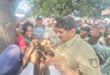 ಕಬ್ಬು ಬೆಲೆ ಕಿಚ್ಚು: ಹೆದ್ದಾರಿಯಲ್ಲಿ ರೈತ ಮಹಿಳೆಯರ ಆತ್ಮಹತ್ಯೆ ಯತ್ನ!