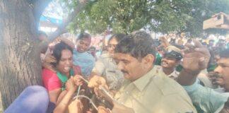 ಕಬ್ಬು ಬೆಲೆ ಕಿಚ್ಚು: ಹೆದ್ದಾರಿಯಲ್ಲಿ ರೈತ ಮಹಿಳೆಯರ ಆತ್ಮಹತ್ಯೆ ಯತ್ನ!