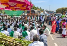 ಗದ್ದನಕೇರಿ ಕ್ರಾಸ್ನಲ್ಲಿ ರೈತರ ಧರಣಿ: ಹೆದ್ದಾರಿ ಬಂದ್, ಪ್ರಯಾಣಿಕರ ಪರದಾಟ