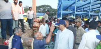 ‘ಎಪಿಎಂಸಿನಾ, ಪ್ರೈವೇಟ್ ಬಿಸಿನೆಸ್ಸಾ?’ ಬೆಳಗಾವಿ ಮಾರುಕಟ್ಟೆಯಲ್ಲಿ ಉಪಲೋಕಾಯುಕ್ತರ ಖಡಕ್ ಪ್ರಶ್ನೆ!