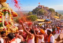 ದೇವರಗುಡ್ಡ ಮಾಲತೇಶ ಸ್ವಾಮಿ ಕಾರ್ಣಿಕ : ಕೆಂಪು ಕೋಟಿಯ ಮೇಲೆ ಮುತ್ತು ಚೆಲ್ಲಿತಲೇ ಪರಾಕ್