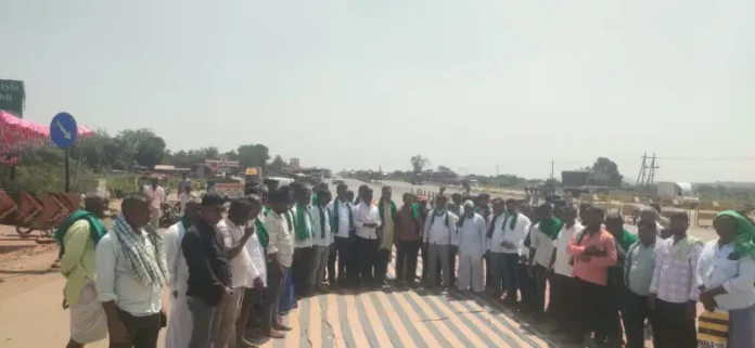 dharwad-yerikoppa-sugarcane-farmers-protest-traffic