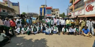ಕಬ್ಬು ಬೆಲೆ ಹೆಚ್ಚಳಕ್ಕೆ ಆಗ್ರಹಿಸಿ ಹುಬ್ಬಳ್ಳಿಯಲ್ಲಿ ರೈತರ ಪ್ರತಿಭಟನೆ; ಅಂಗಡಿ, ಮಳಿಗೆ ಮುಚ್ಚಿಸಿ ಆಕ್ರೋಶ
