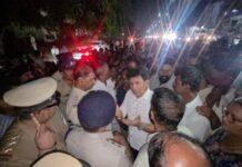 ಯುವಕ ಆತ್ಮಹತ್ಯೆ: ಠಾಣೆ ಮುಂಭಾಗ ಶವವಿಟ್ಟು ಪ್ರತಿಭಟನೆ, ಹೆದ್ದಾರಿ ಸಂಚಾರ ವ್ಯತ್ಯಯ