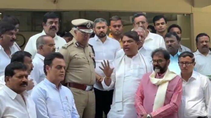 r-ashoka-questions-action-over-dk-shivakumar-dharna-form-7-row