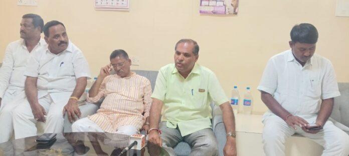 vs-ugrappa-demands-rs-5000-crore-special-grant-for-karnataka-drought
