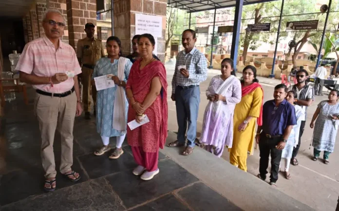 west-graduates-constituency-election-dharwad-27-17-percent-polling