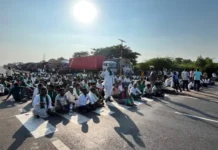 ಆಲಮಟ್ಟಿ ಬಳಿ ಕಬ್ಬು ಬೆಳೆಗಾರರ ಪ್ರತಿಭಟನೆ ತೀವ್ರ: ಯಲಗೂರ ಕ್ರಾಸ್ನಲ್ಲಿ ಮತ್ತೆ ರಾಷ್ಟ್ರೀಯ ಹೆದ್ದಾರಿ ಬಂದ್