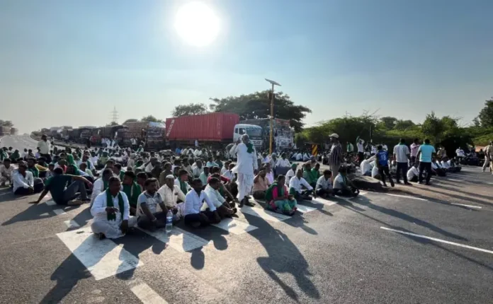 yalagur-cross-sugarcane-farmers-protest-almatti