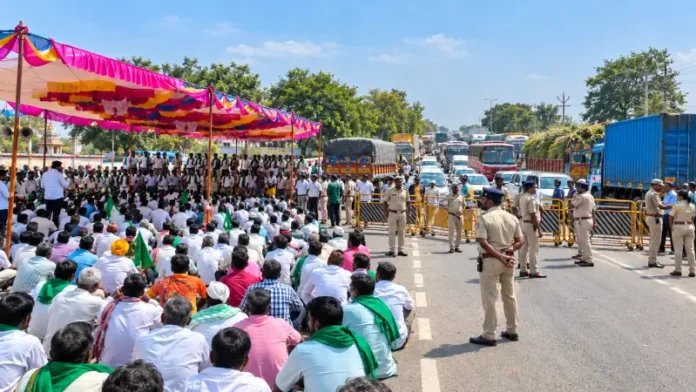yalgur-cross-sugarcane-farmers-protest-vijayapura